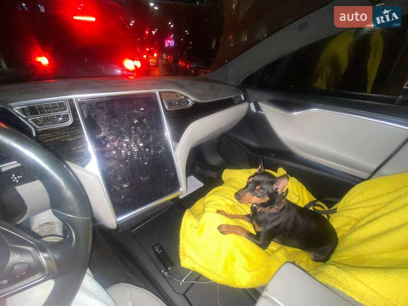 Лифтбек Tesla Model S 2016 в Киеве