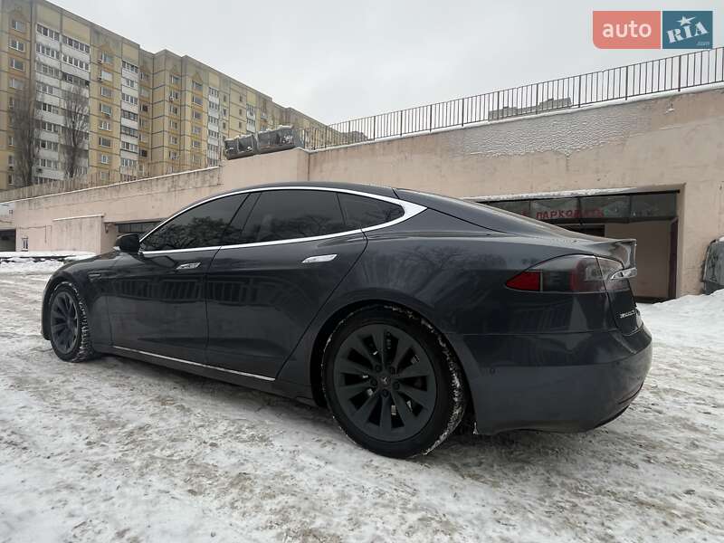 Лифтбек Tesla Model S 2016 в Киеве