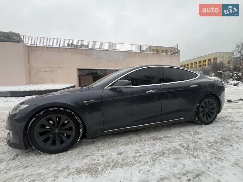 Лифтбек Tesla Model S 2016 в Киеве