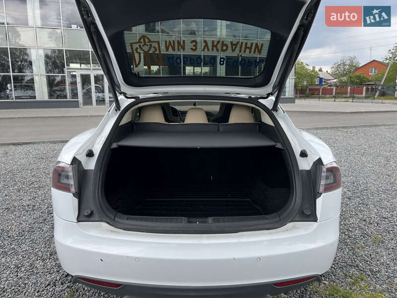 Ліфтбек Tesla Model S 2015 в Дніпрі фото 25 Ліфтбек Tesla Model S 2015 в Дніпрі