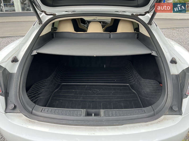 Ліфтбек Tesla Model S 2015 в Дніпрі фото 38 Ліфтбек Tesla Model S 2015 в Дніпрі