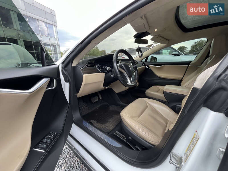 Ліфтбек Tesla Model S 2015 в Дніпрі фото 42 Ліфтбек Tesla Model S 2015 в Дніпрі