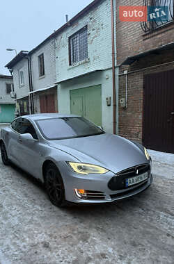 Лифтбек Tesla Model S 2015 в Киеве