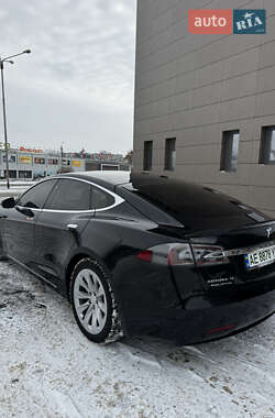 Лифтбек Tesla Model S 2017 в Кривом Роге
