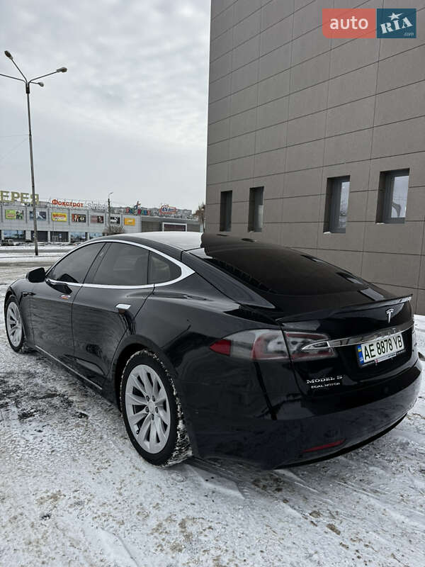 Ліфтбек Tesla Model S 2017 в Кривому Розі