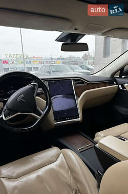 Лифтбек Tesla Model S 2017 в Кривом Роге