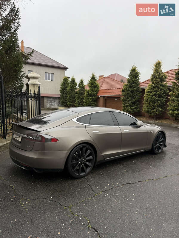 Ліфтбек Tesla Model S 2015 в Одесі