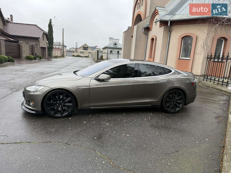 Ліфтбек Tesla Model S 2015 в Одесі