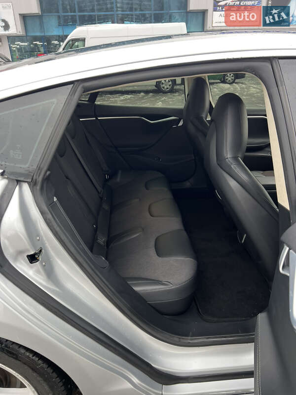 Ліфтбек Tesla Model S 2016 в Ковелі