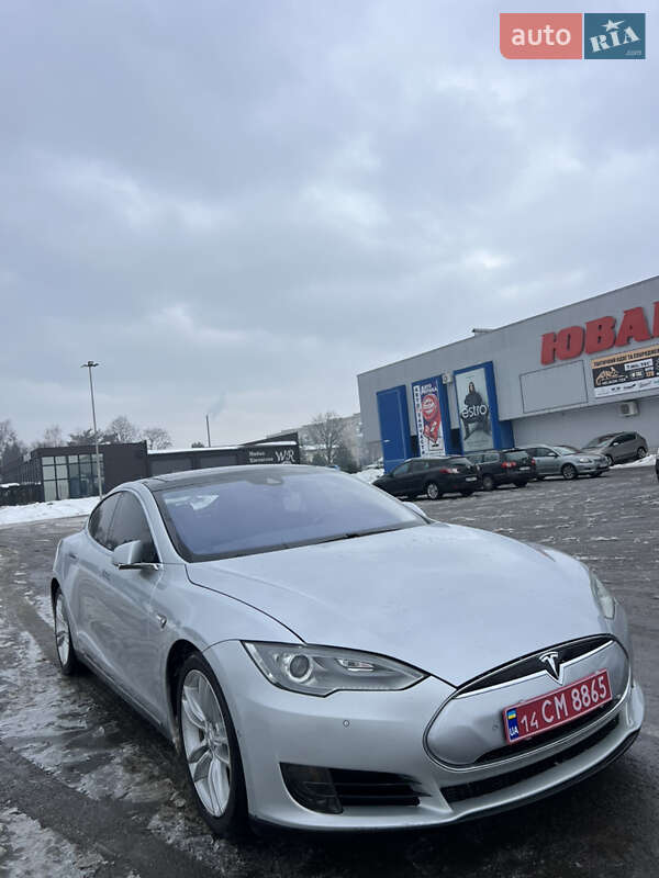 Ліфтбек Tesla Model S 2016 в Ковелі