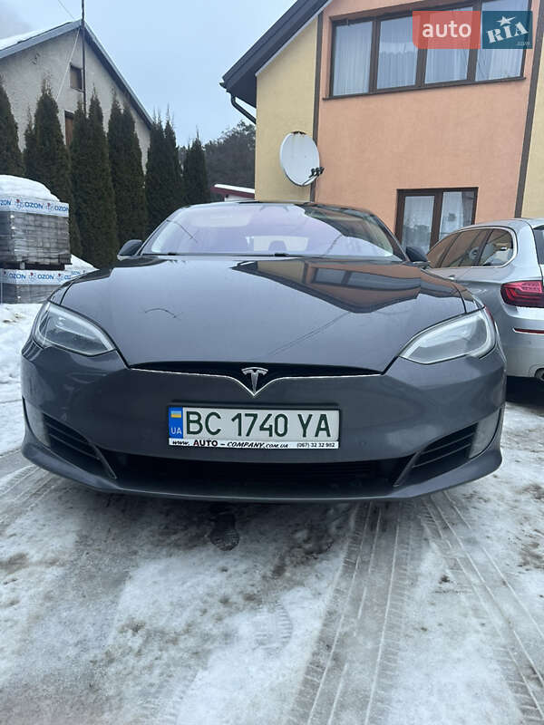 Лифтбек Tesla Model S 2017 в Львове