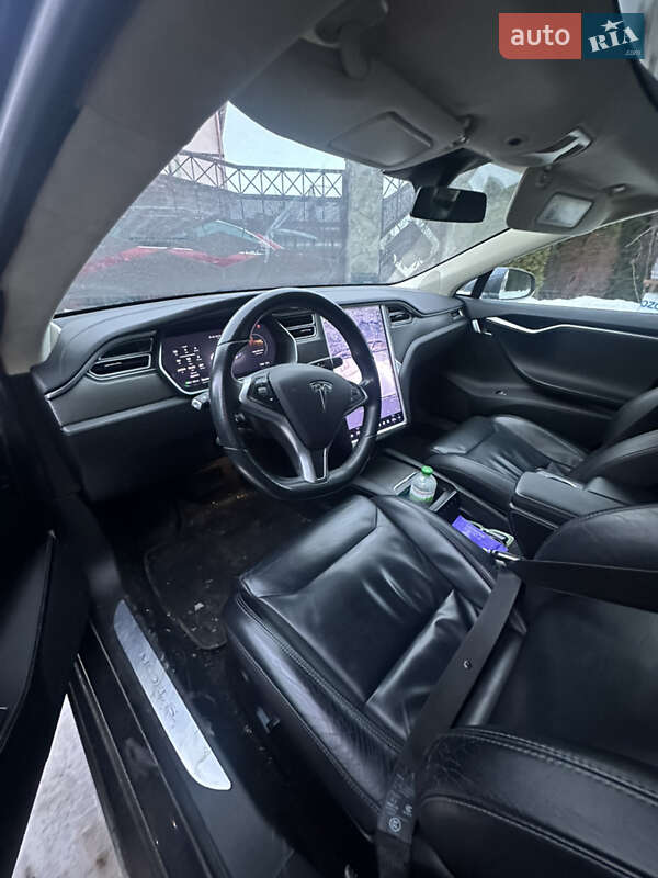 Лифтбек Tesla Model S 2017 в Львове