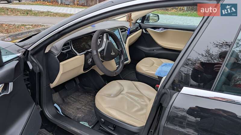 Ліфтбек Tesla Model S 2014 в Києві