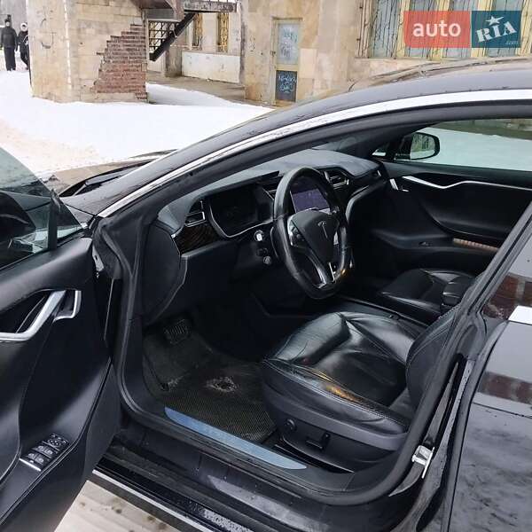 Ліфтбек Tesla Model S 2016 в Івано-Франківську