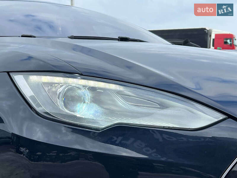 Ліфтбек Tesla Model S 2014 в Львові