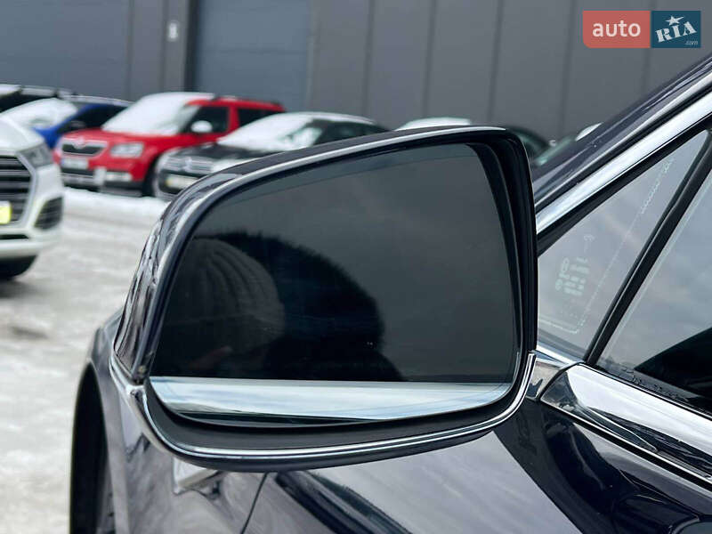 Ліфтбек Tesla Model S 2014 в Львові