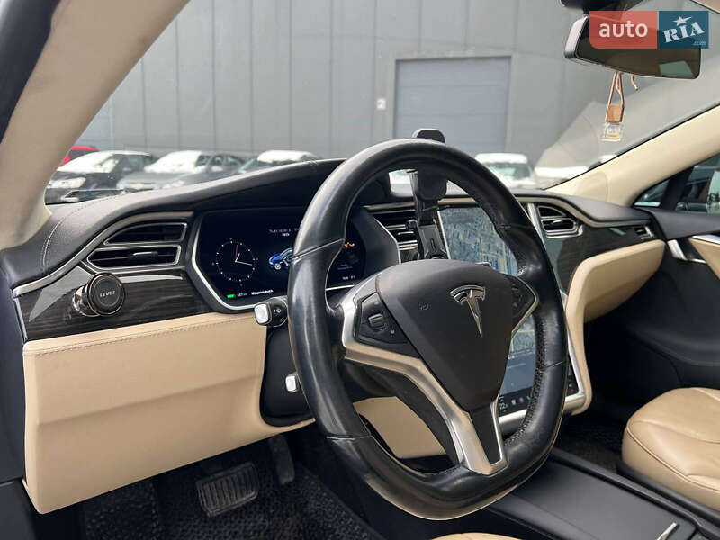 Ліфтбек Tesla Model S 2014 в Львові