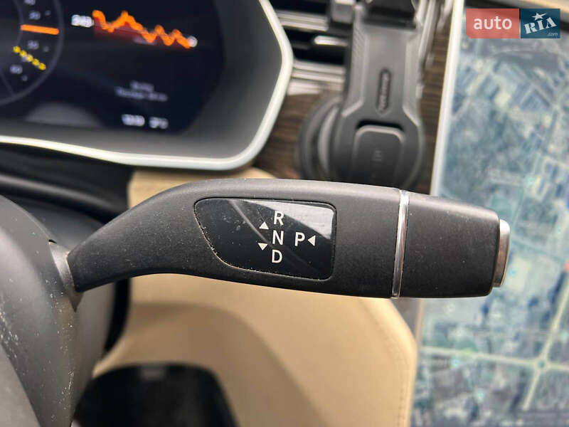 Ліфтбек Tesla Model S 2014 в Львові