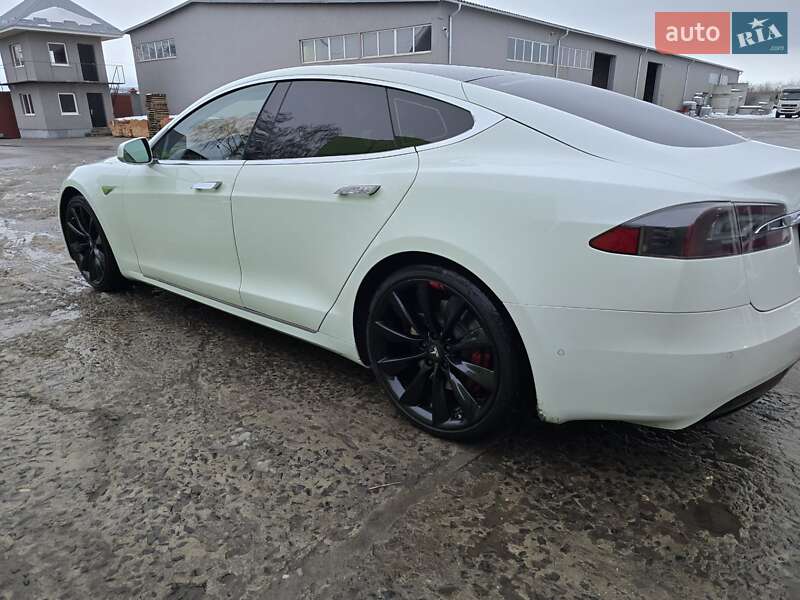 Лифтбек Tesla Model S 2016 в Владимире