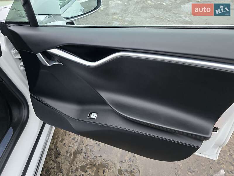 Лифтбек Tesla Model S 2016 в Владимире