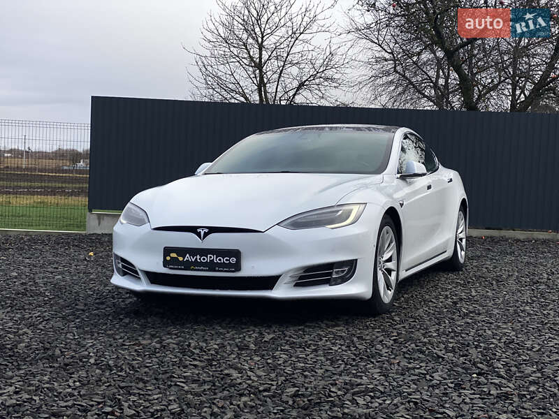 Ліфтбек Tesla Model S 2017 в Луцьку
