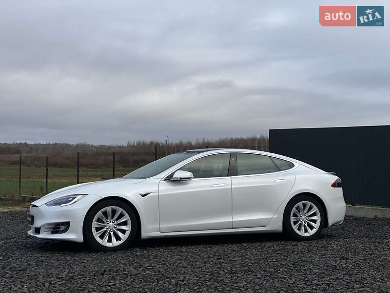 Ліфтбек Tesla Model S 2017 в Луцьку