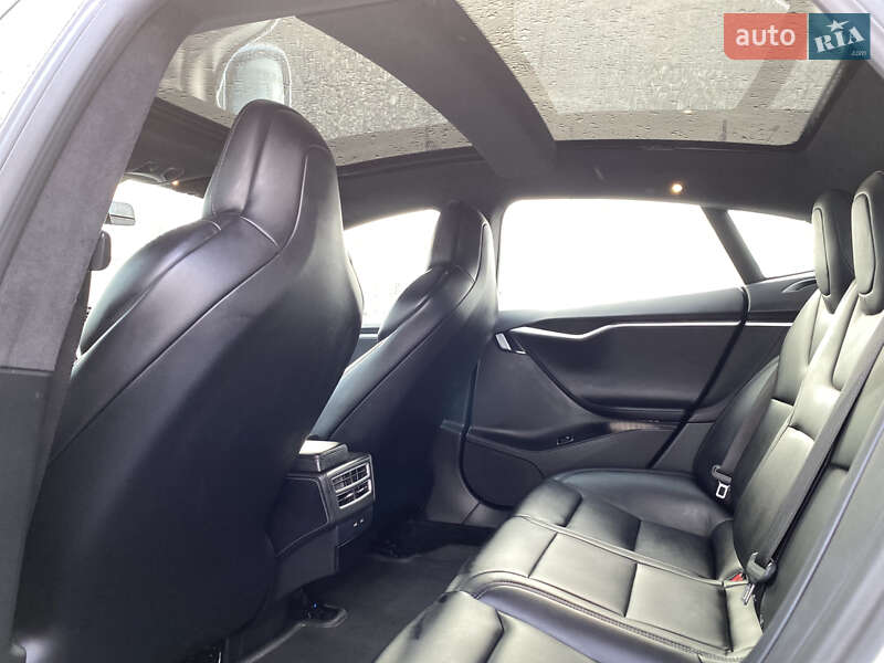 Ліфтбек Tesla Model S 2017 в Луцьку
