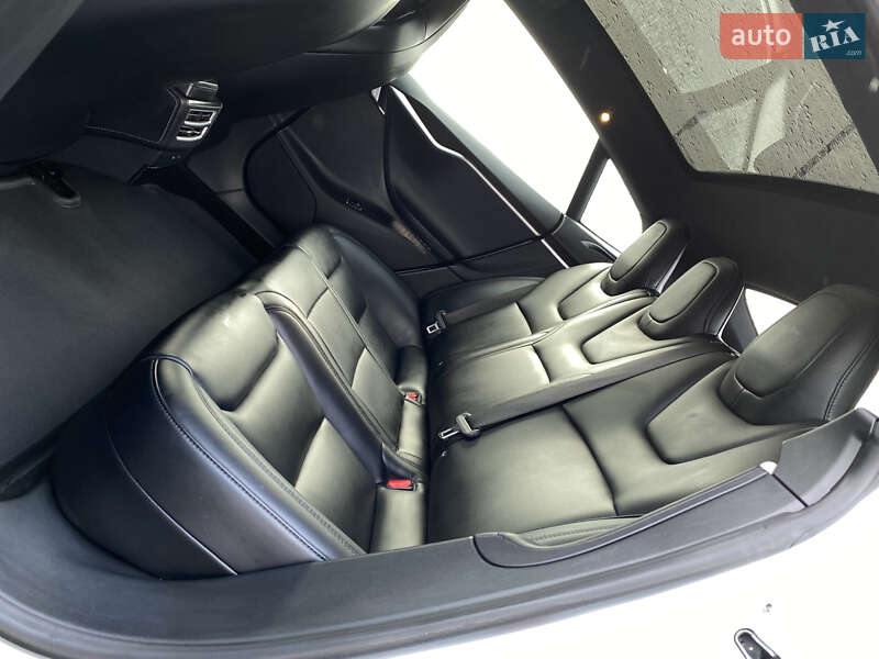 Ліфтбек Tesla Model S 2017 в Луцьку