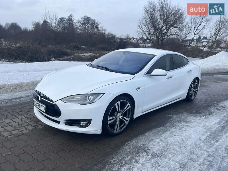 Ліфтбек Tesla Model S 2015 в Бродах