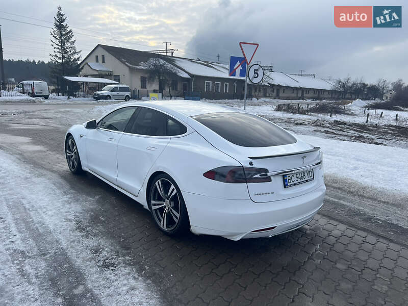 Ліфтбек Tesla Model S 2015 в Бродах