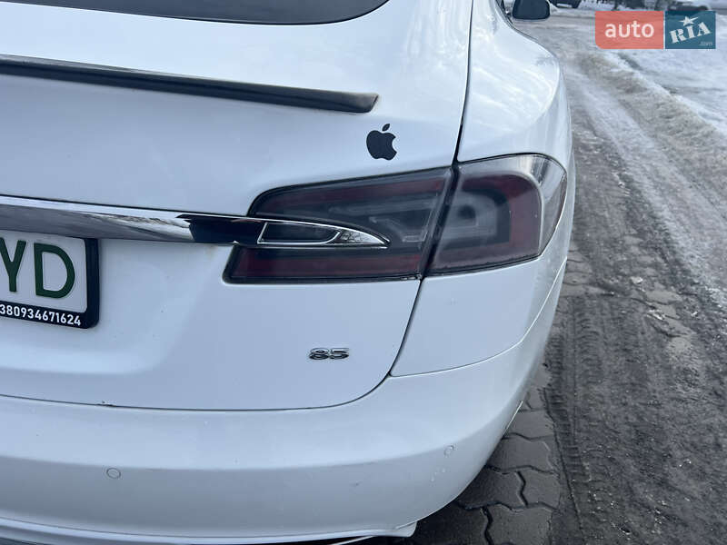 Ліфтбек Tesla Model S 2015 в Бродах