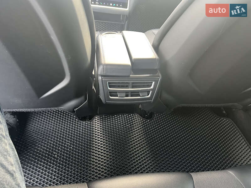 Ліфтбек Tesla Model S 2015 в Бродах