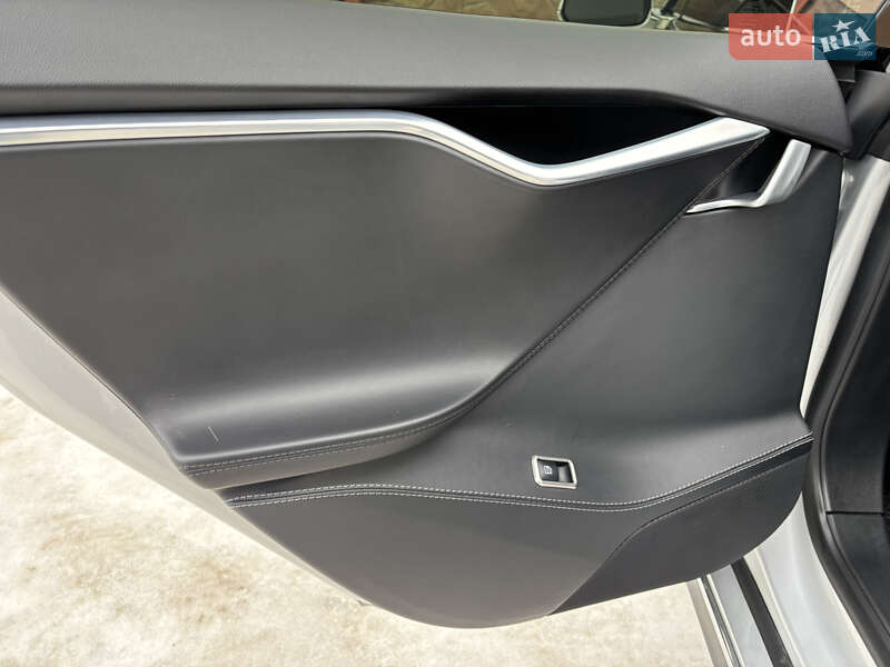 Лифтбек Tesla Model S 2015 в Львове фото 34 Лифтбек Tesla Model S 2015 в Львове