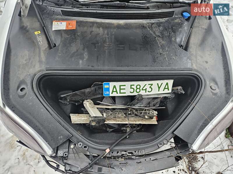 Лифтбек Tesla Model S 2018 в Днепре фото 18 Лифтбек Tesla Model S 2018 в Днепре