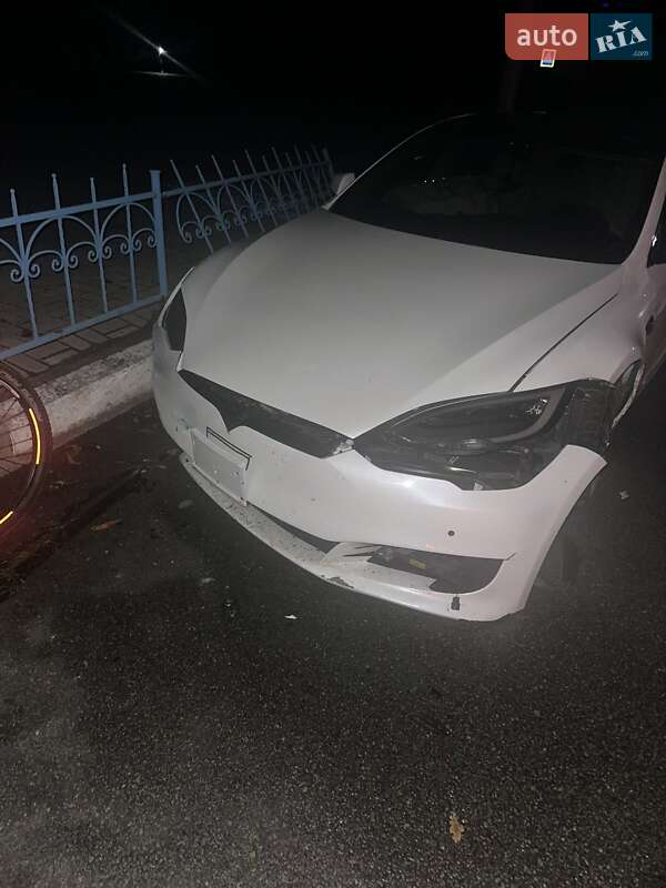 Лифтбек Tesla Model S 2018 в Днепре фото 4 Лифтбек Tesla Model S 2018 в Днепре