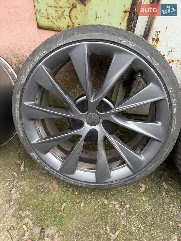 Лифтбек Tesla Model S 2018 в Днепре фото 54 Лифтбек Tesla Model S 2018 в Днепре