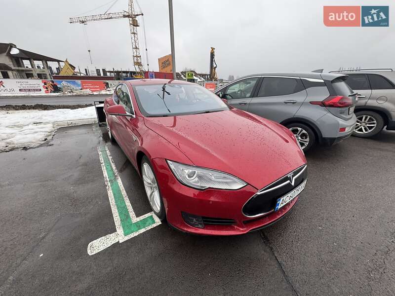 Tesla Model S 2015