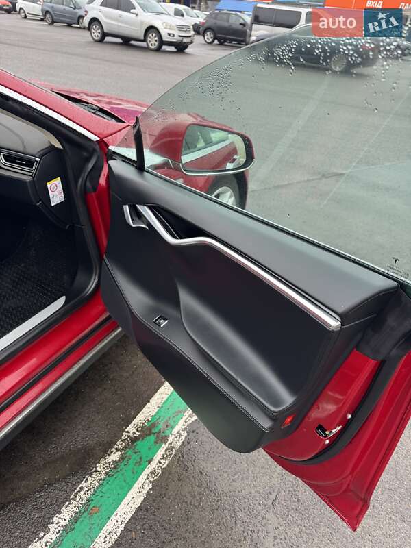 Ліфтбек Tesla Model S 2015 в Луцьку
