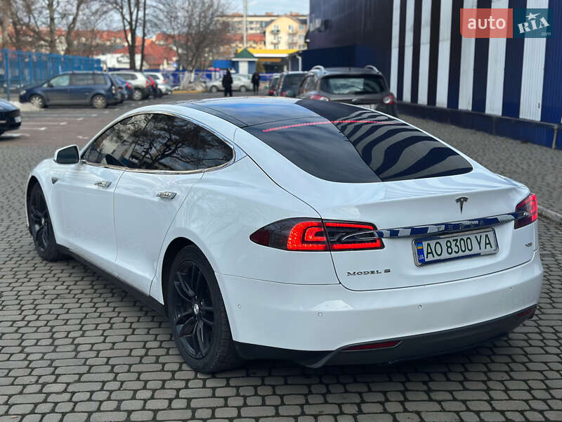 Лифтбек Tesla Model S 2016 в Ужгороде