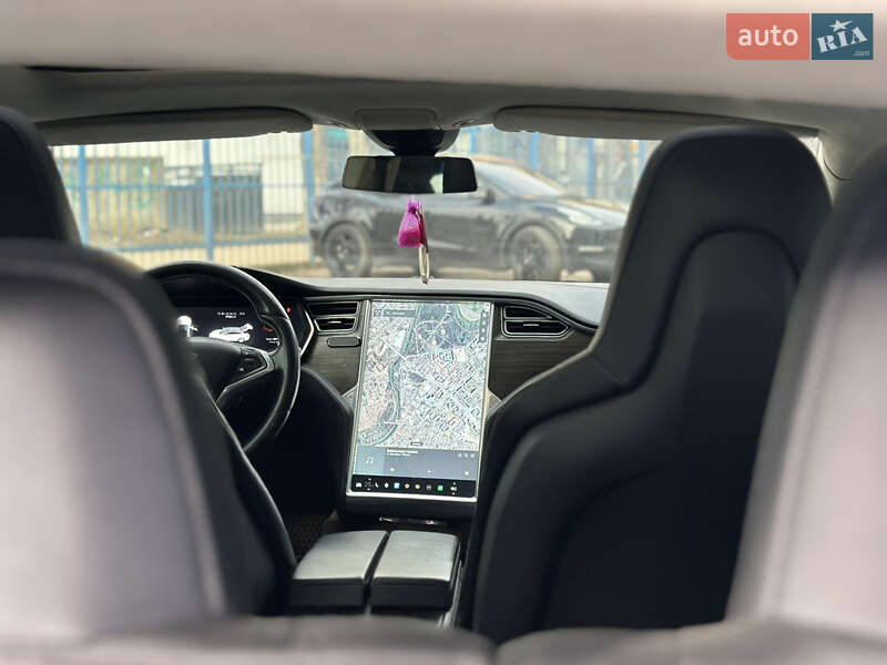 Лифтбек Tesla Model S 2016 в Ужгороде