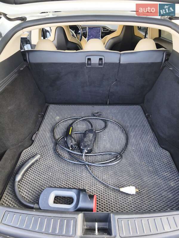 Ліфтбек Tesla Model S 2014 в Львові