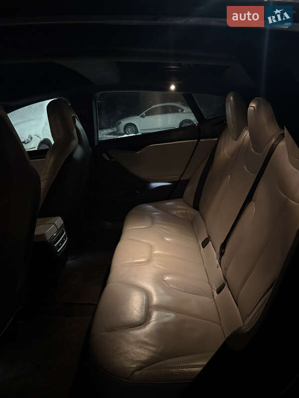 Ліфтбек Tesla Model S 2016 в Івано-Франківську