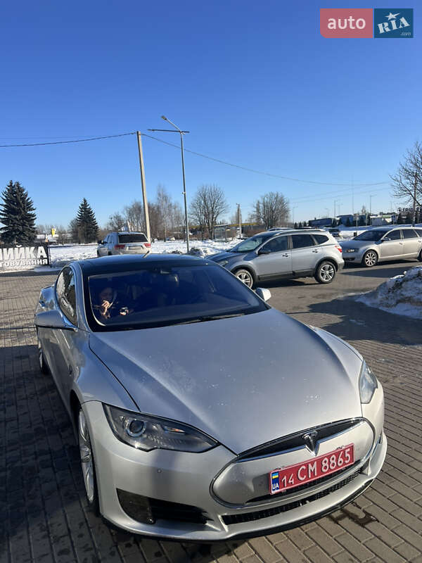 Ліфтбек Tesla Model S 2016 в Ковелі