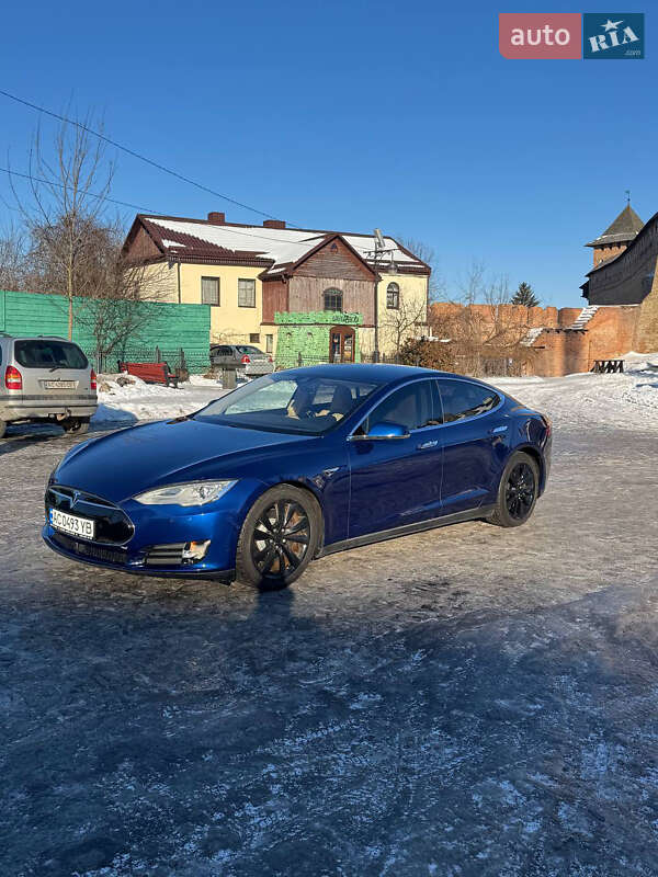 Ліфтбек Tesla Model S 2015 в Луцьку фото 11 Ліфтбек Tesla Model S 2015 в Луцьку