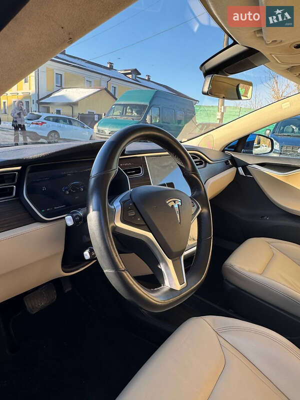Ліфтбек Tesla Model S 2015 в Луцьку фото 19 Ліфтбек Tesla Model S 2015 в Луцьку