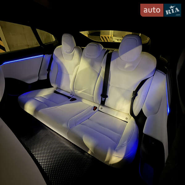 Лифтбек Tesla Model S 2023 в Львове