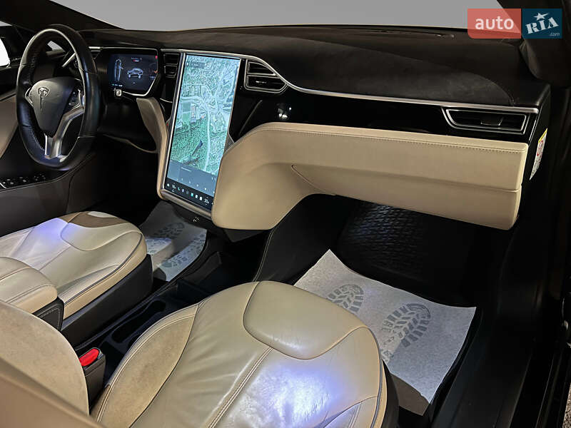 Лифтбек Tesla Model S 2015 в Луцке