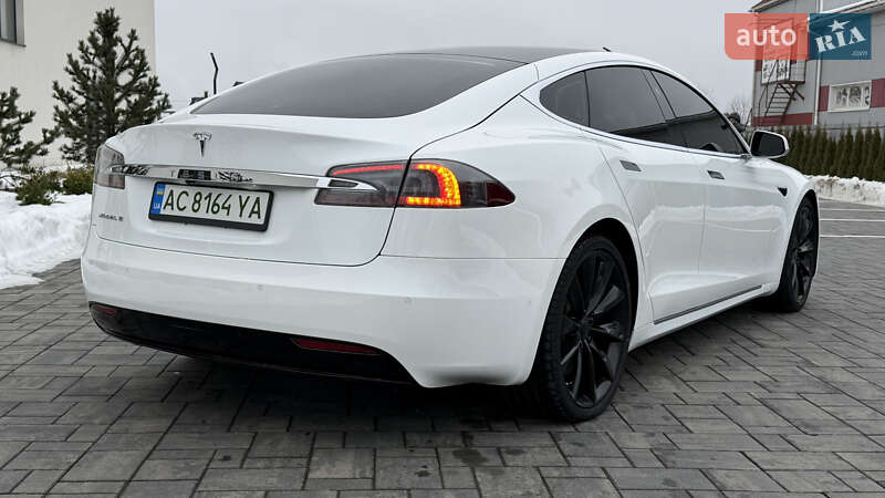 Лифтбек Tesla Model S 2017 в Луцке фото 40 Лифтбек Tesla Model S 2017 в Луцке