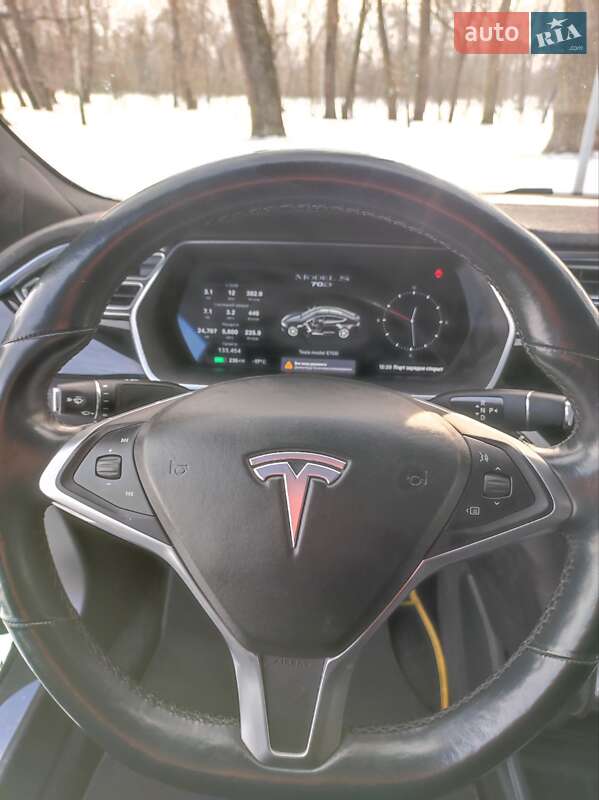 Лифтбек Tesla Model S 2015 в Сумах