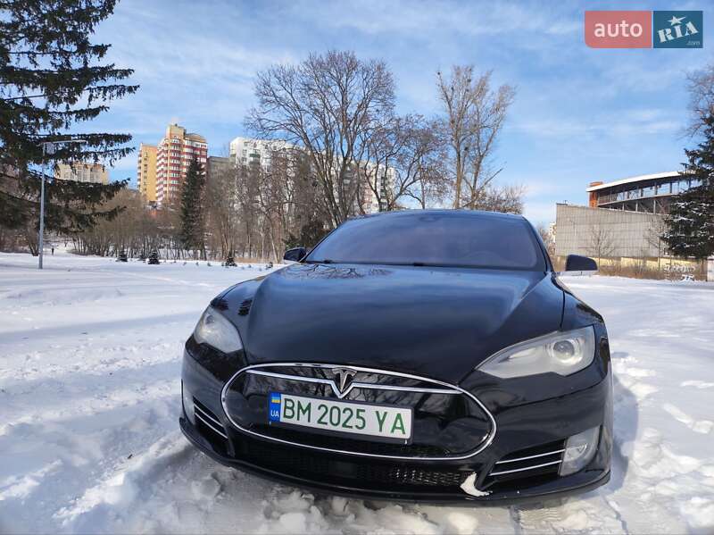 Лифтбек Tesla Model S 2015 в Сумах